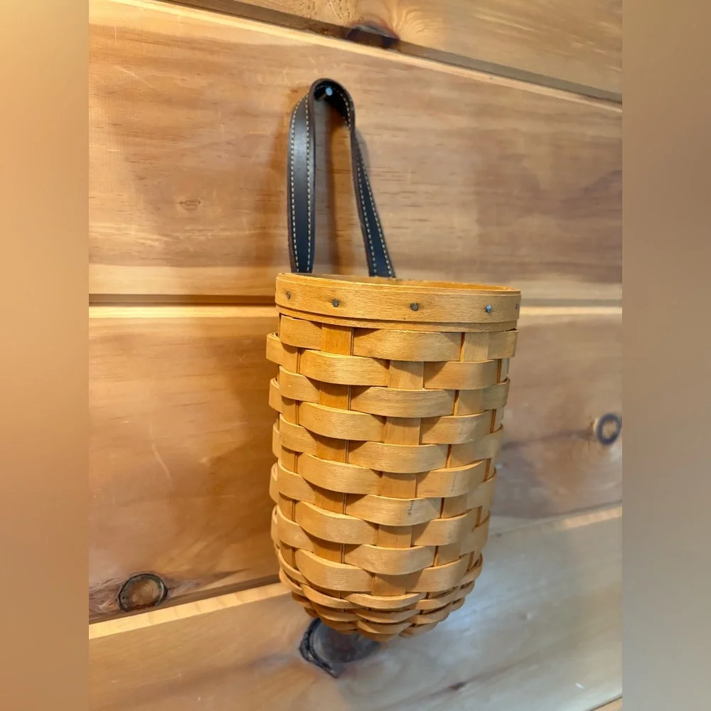 Longaberger Vtg 2001 round hanging basket with leather strap & plastic protector
